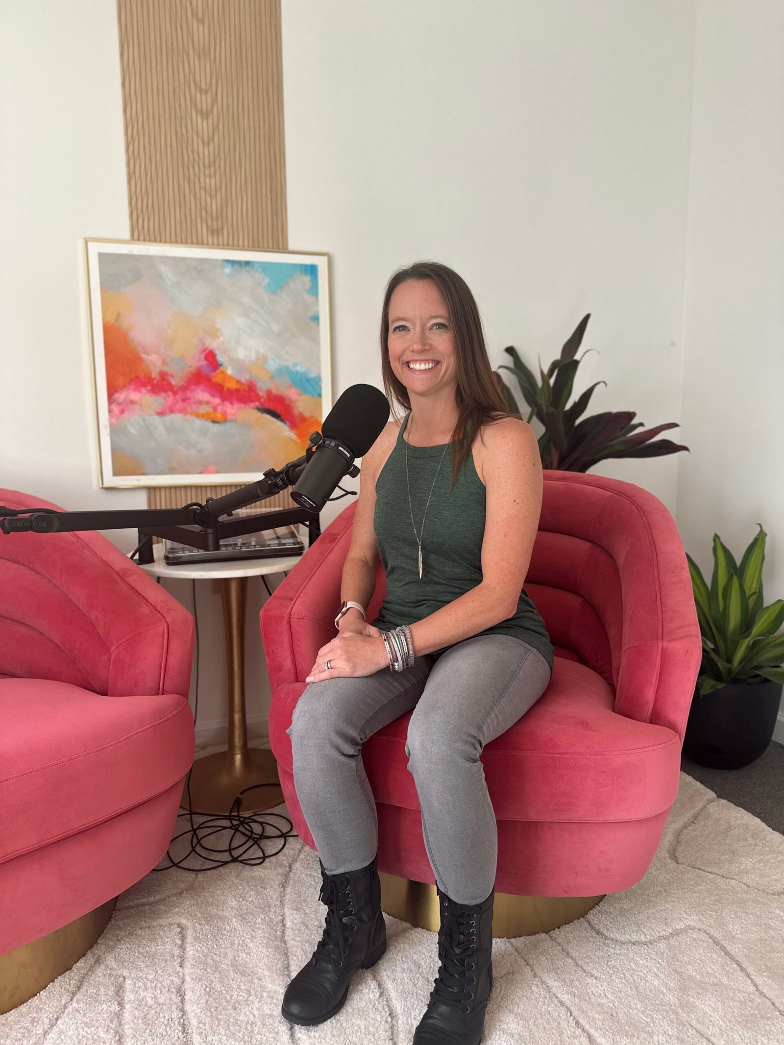 Janine Kelbach recording The Savvy Scribe Podcast